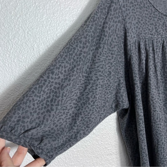 Sundry Leopard Print Pima Cotton Top Size Small Comfy Relaxed Fit Classic Preppy - Picture 3 of 8